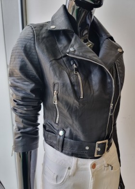 КЪСО КОЖЕНО ЯКЕ ЧЕРНО КОД 5927