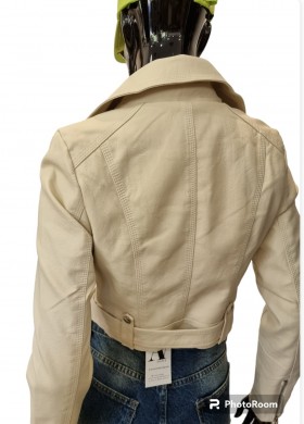 Късо кожено яке бяло код 5929