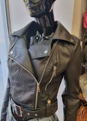 КЪСО КОЖЕНО ЯКЕ ЧЕРНО КОД 5929