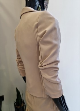 Късо сако бежово