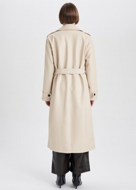 Палто от еко кожа бежово