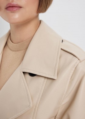 Палто от еко кожа бежово