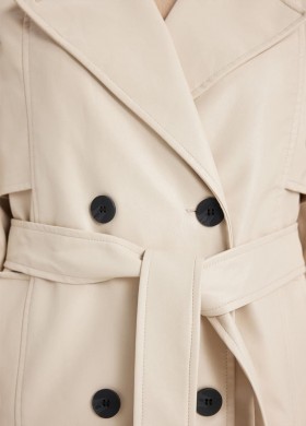 Палто от еко кожа бежово