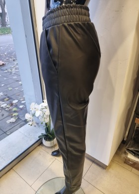 Панталон кожен в черно