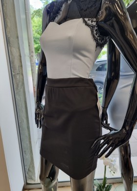 Пола черна къса