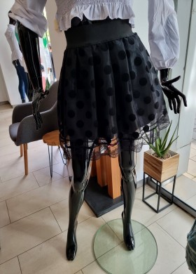 Пола с големи точки