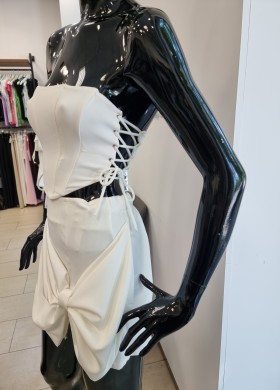 Пола с панделка бяла