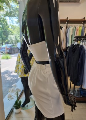 Пола с панделка бяла