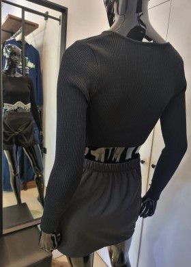 Пола с панделка