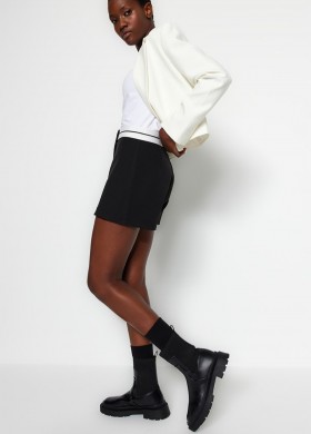 Пола-панталон с бял кант