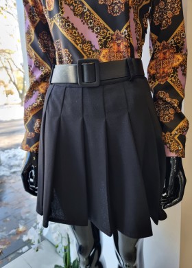 Пола къса плисе черна