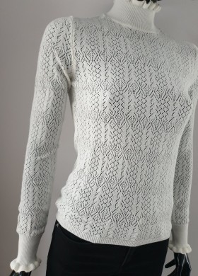 Поло бяло с къдрички