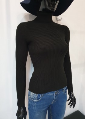 Поло черно AVRILE