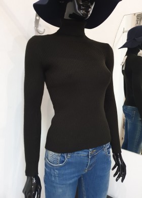 Поло черно AVRILE