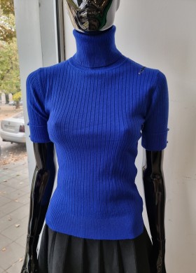 Поло в кралскосин цвят