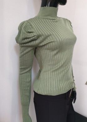 Поло в нежно зелено