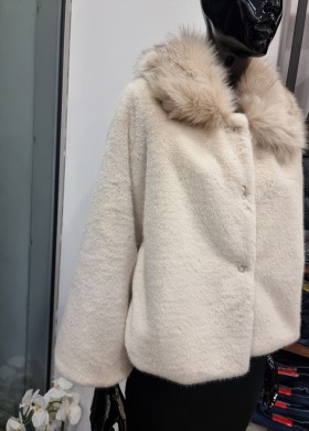 Пухкаво късо палто