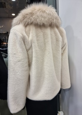 Пухкаво късо палто