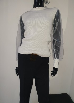 Пуловер бял тюл ръкав