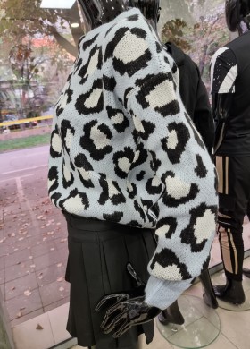 Пуловер леопардов принт