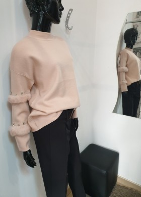 Пуловер с пухче