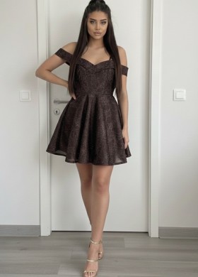 Разкроена рокля кафява с камъни