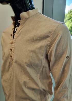 Риза бежова с попска яка