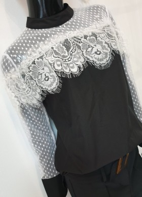 Риза с бяла дантела