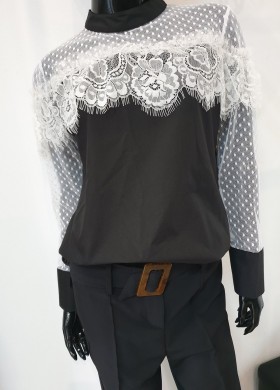 Риза с бяла дантела