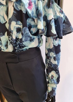 Риза с голо рамо