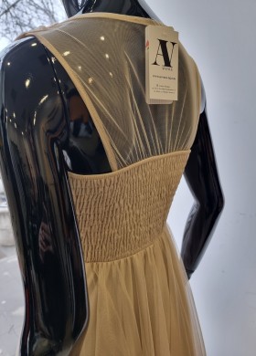 Рокля BUENA в бежово