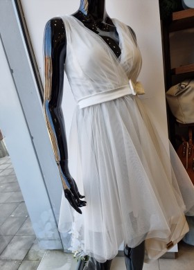 Рокля BUENA в бяло