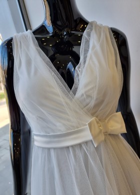 Рокля BUENA в бяло