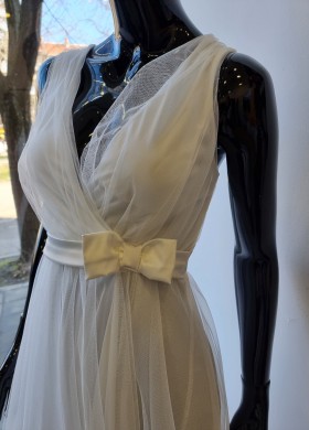 Рокля BUENA в бяло