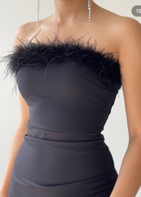 Рокля черна с пера