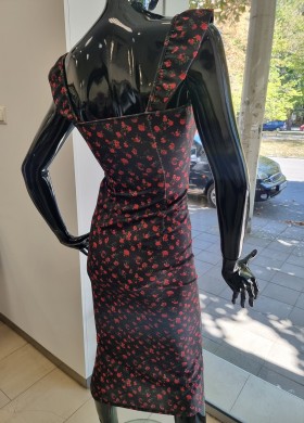 Рокля с къдрички черна