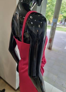 Рокля с набирания в циклама