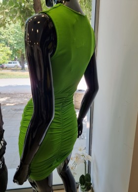 Рокля по тялото еластична