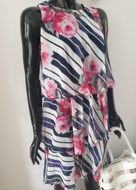 Рокля с волани