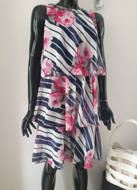 Рокля с волани