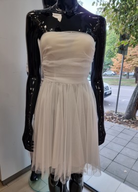 Рокля с тюл в бяло