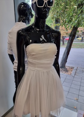 Рокля с тюл в бяло