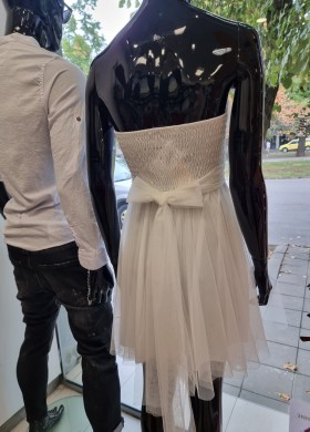 Рокля с тюл в бяло