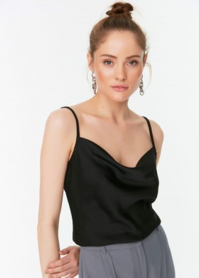 Сатиниран топ черен