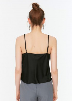 Сатиниран топ черен