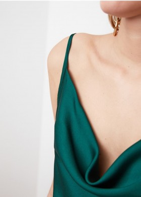 Сатиниран топ зелен