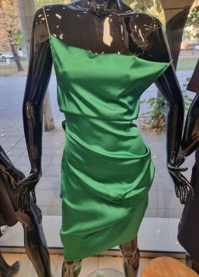 Сатинирана асиметрична рокля