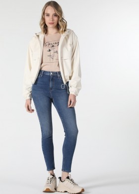 Силно вталени дънки