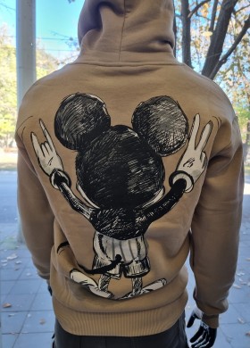 Суитшърт с Мики Маус бeжов