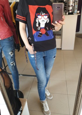 Тениска с момиче